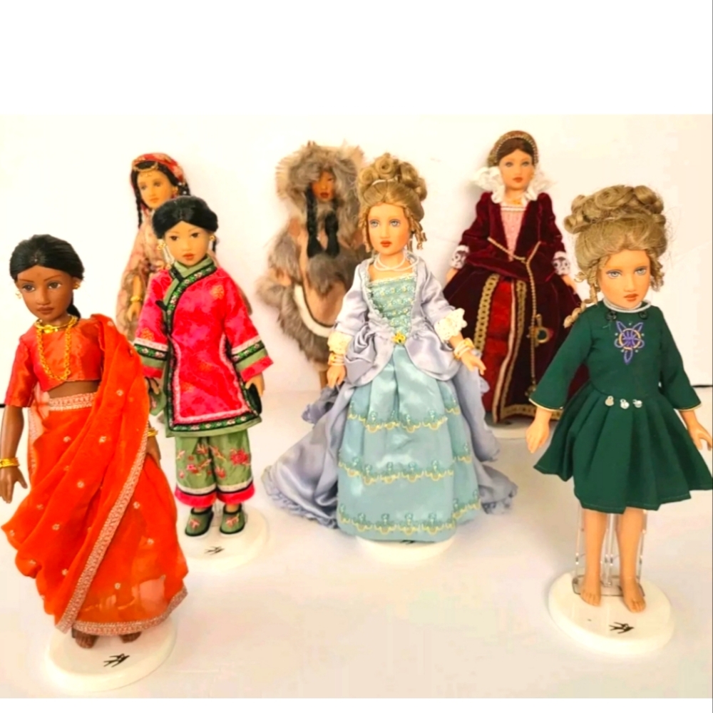 7 AMERICAN GIRL GIRLS OF MANY LANDS DOLLS, ISABEL, LEYLA, NEELA, MORE